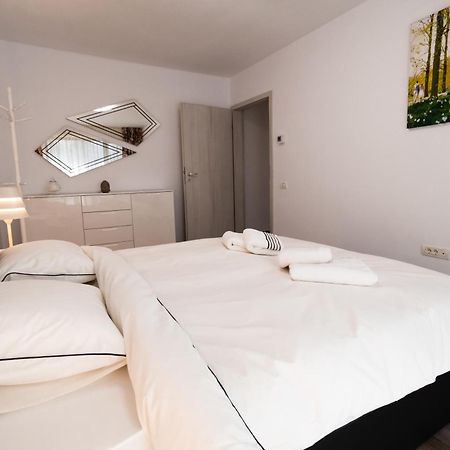Transylvanian Apt. W/ Lrg. Terrace And Parking - Karpatenhaus Braşov Esterno foto