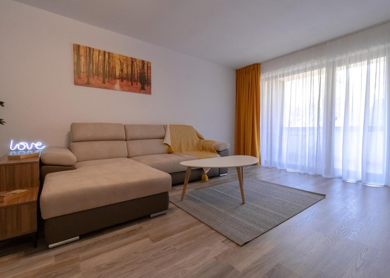 Transylvanian Apt. W/ Lrg. Terrace And Parking - Karpatenhaus Braşov Esterno foto