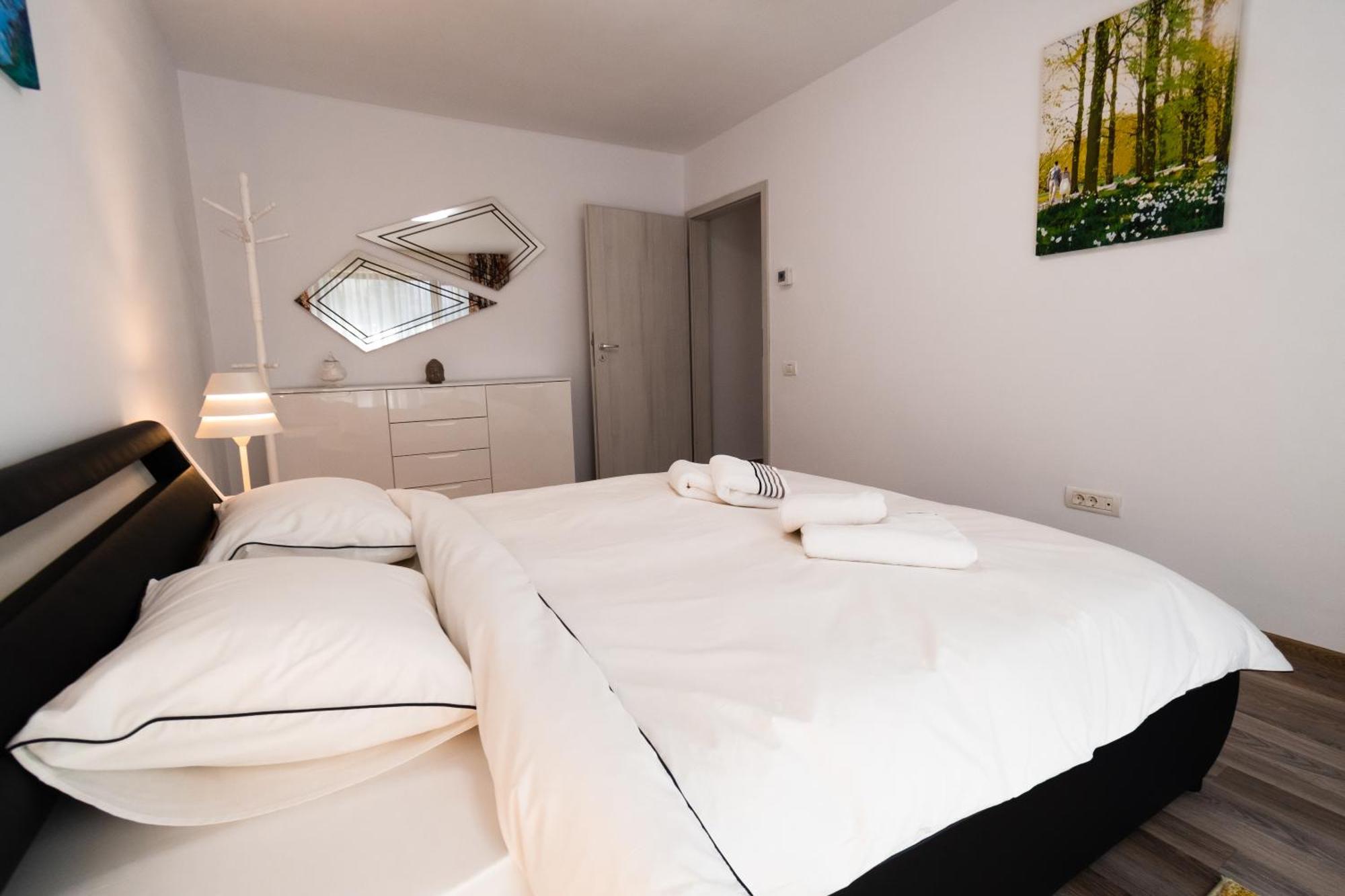 Transylvanian Apt. W/ Lrg. Terrace And Parking - Karpatenhaus Braşov Esterno foto