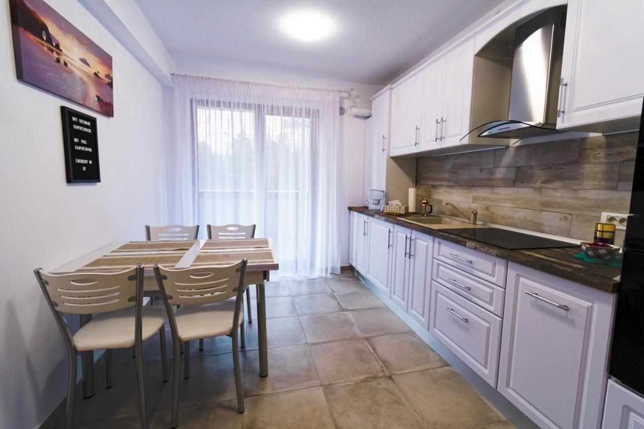 Transylvanian Apt. W/ Lrg. Terrace And Parking - Karpatenhaus Braşov Esterno foto