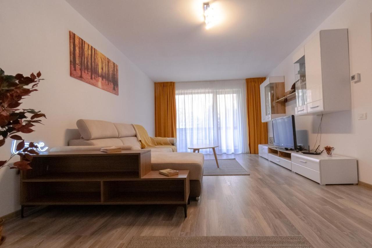 Transylvanian Apt. W/ Lrg. Terrace And Parking - Karpatenhaus Braşov Esterno foto